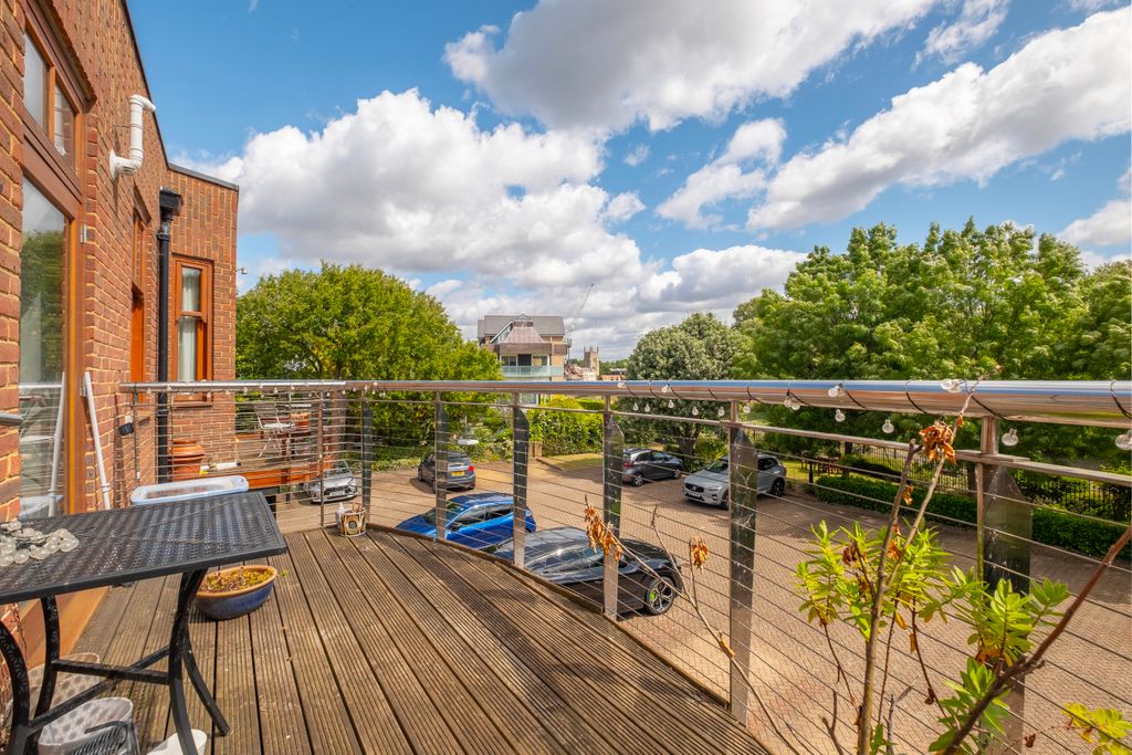 2 bed flat for saleLower Square, Isleworth TW7 photo 4