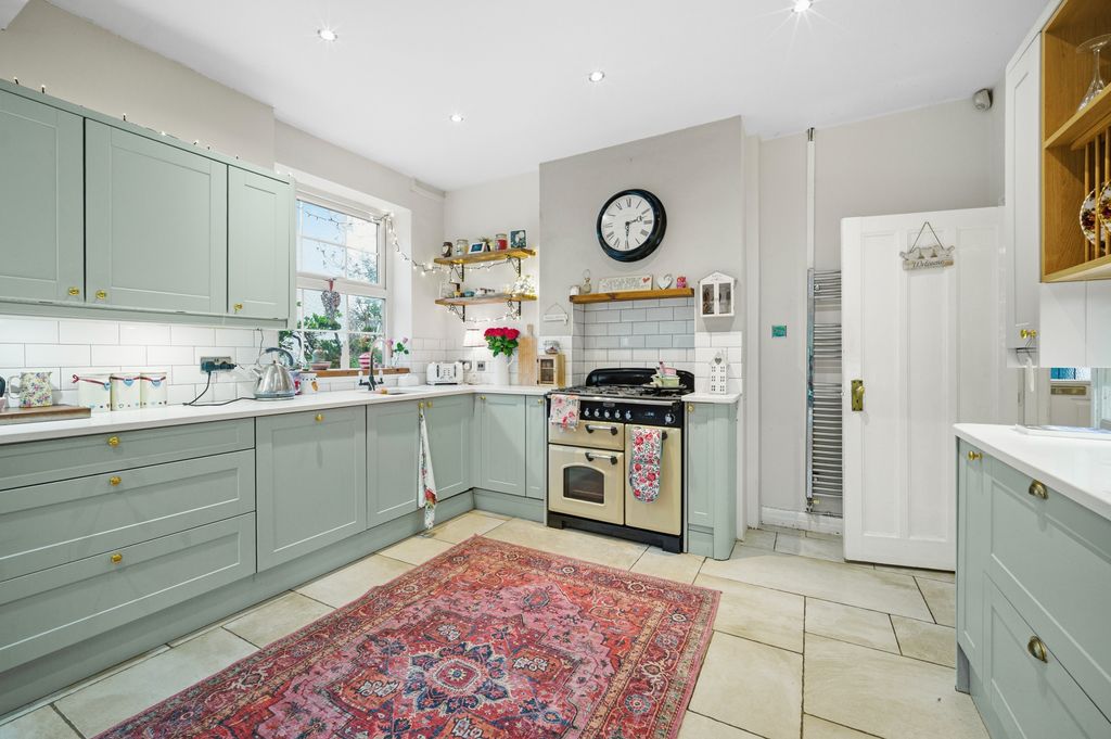 Property photo 3 of 28