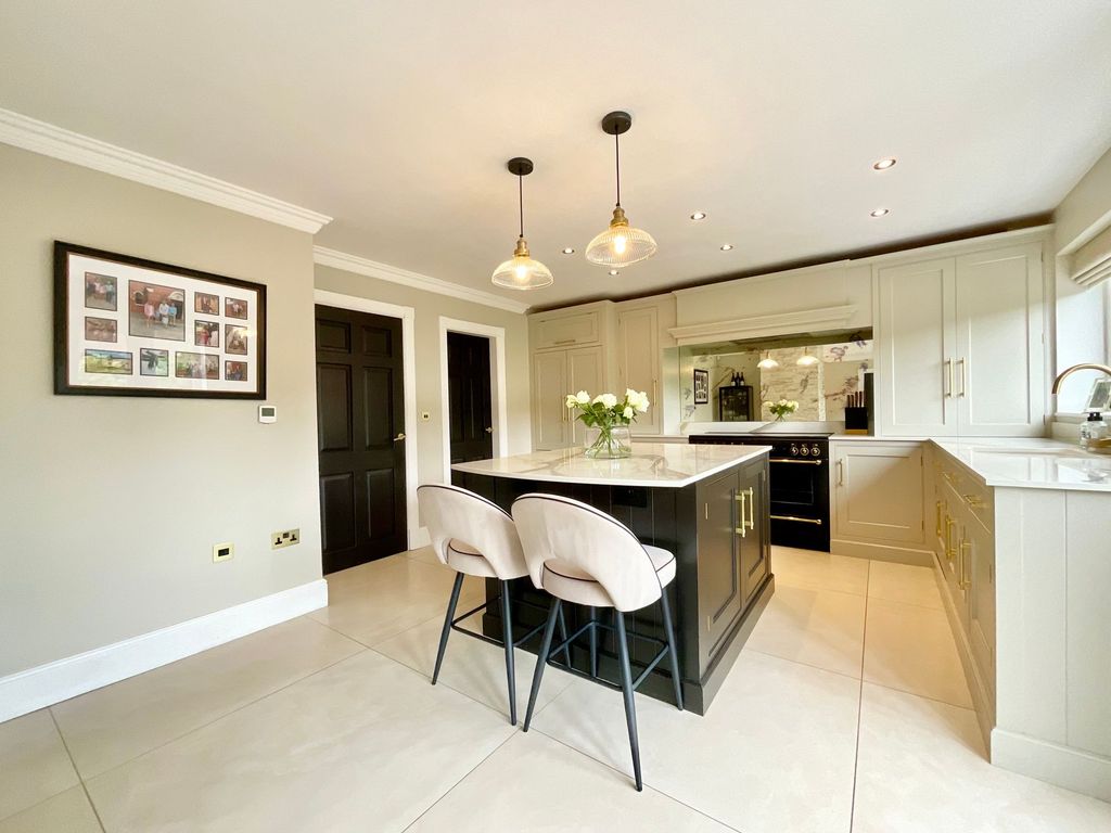 Property photo 2 of 28