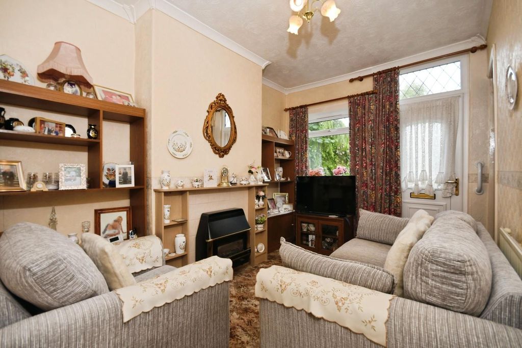 Property photo 3 of 16 Lounge 01.Jpg