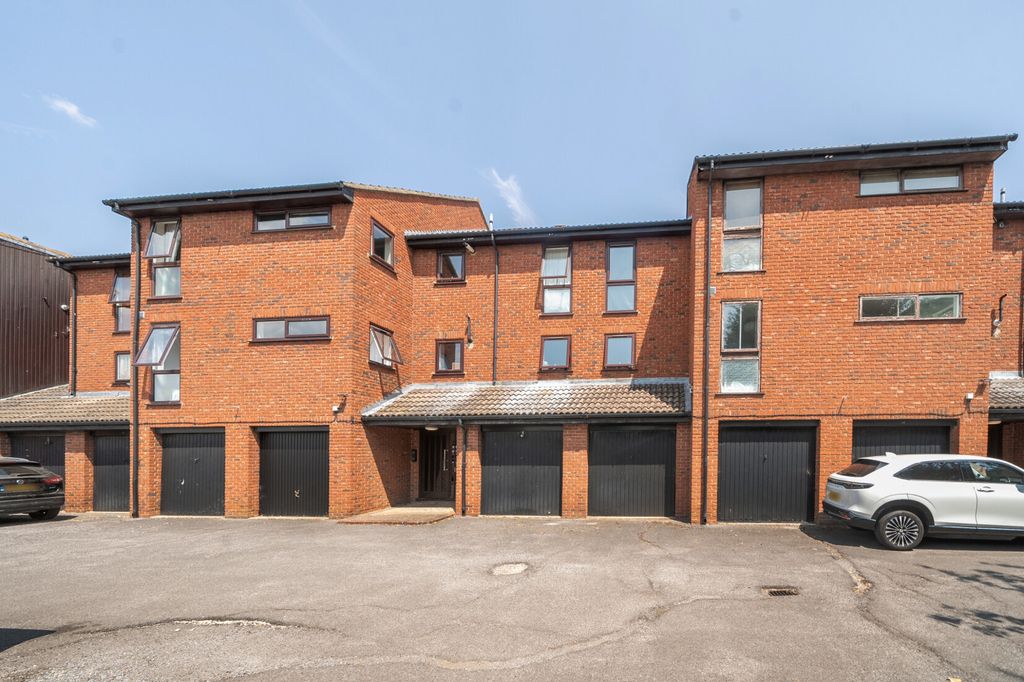 Property photo 1 of 14 External