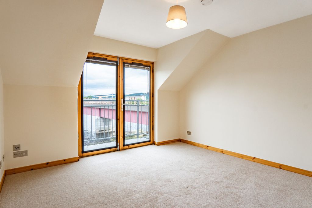 Property photo 2 of 27