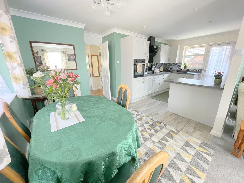 Property photo 3 of 16 Pyefleet Close