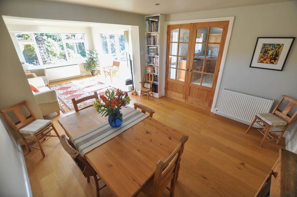 Property photo 3 of 28