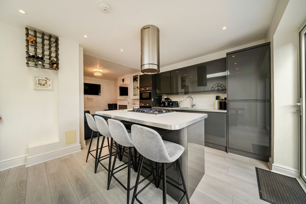 Property photo 3 of 24 Kitchen