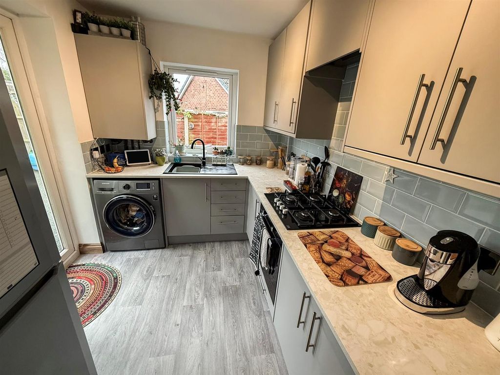 Property photo 3 of 14 Kitchen