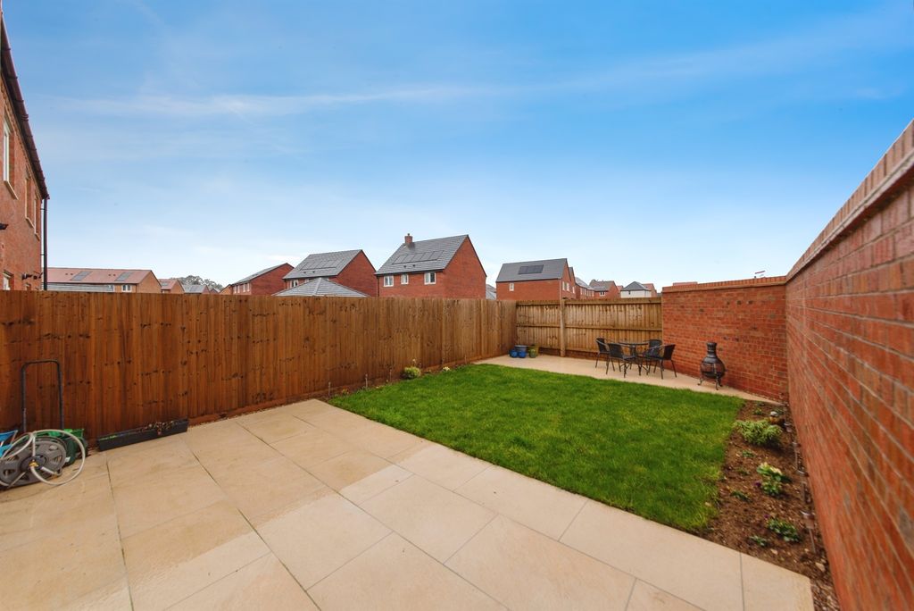 Property photo 2 of 21