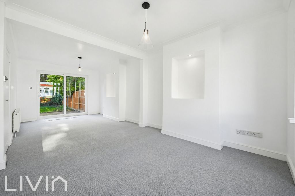 Property photo 2 of 12 St Olaves Walk, 9-17-2