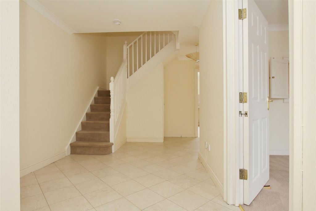Property photo 3 of 18 Entrance