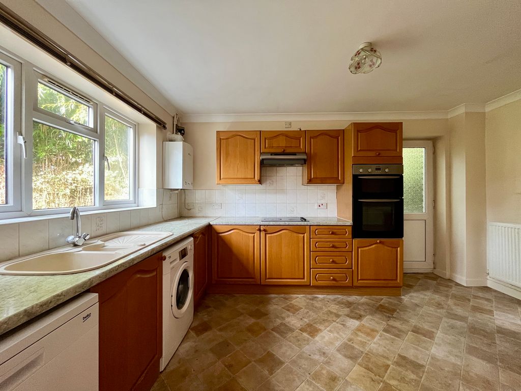 Property photo 3 of 15 Kitchen