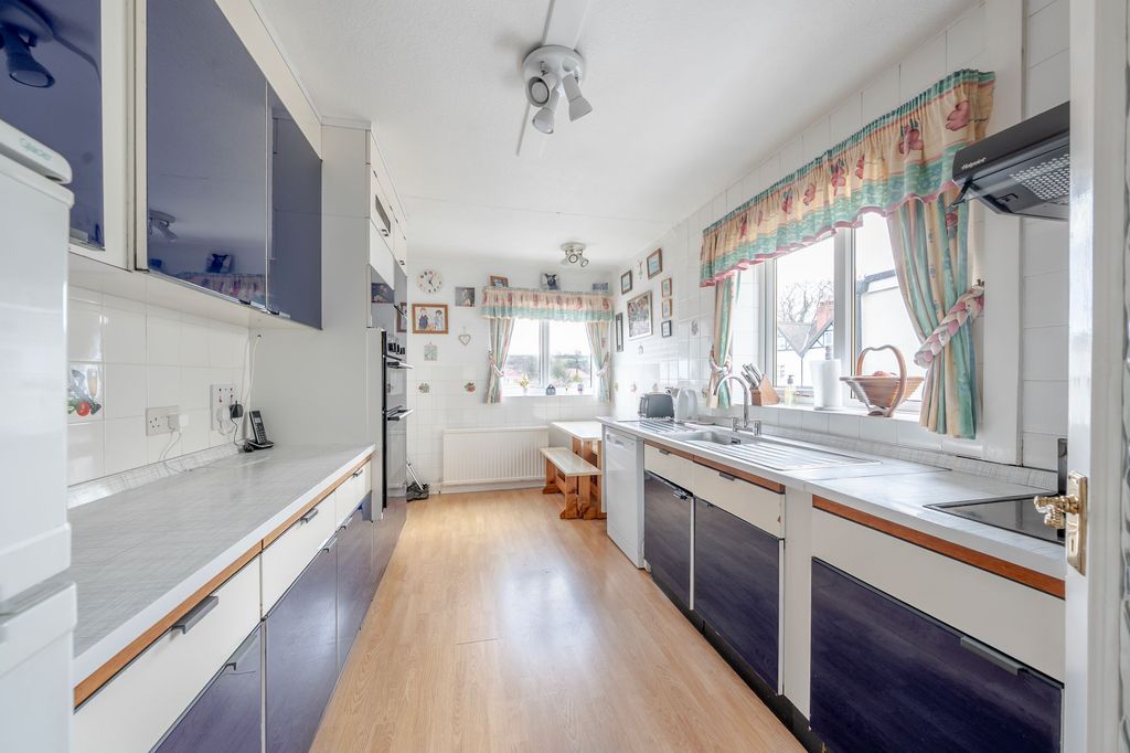 Property photo 3 of 26