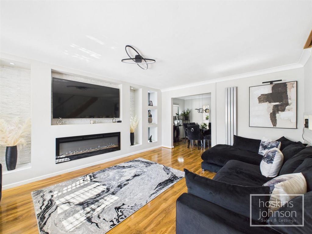 Property photo 3 of 40 Lounge