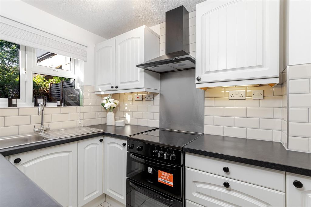 Property photo 2 of 17 18Tilsworthwalk-18.Jpg