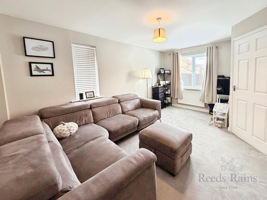 Property photo 2 of 16 Lounge