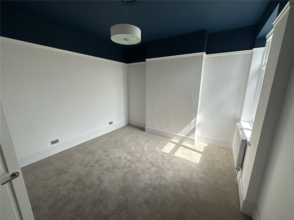 Property photo 3 of 8 Picture No. 05