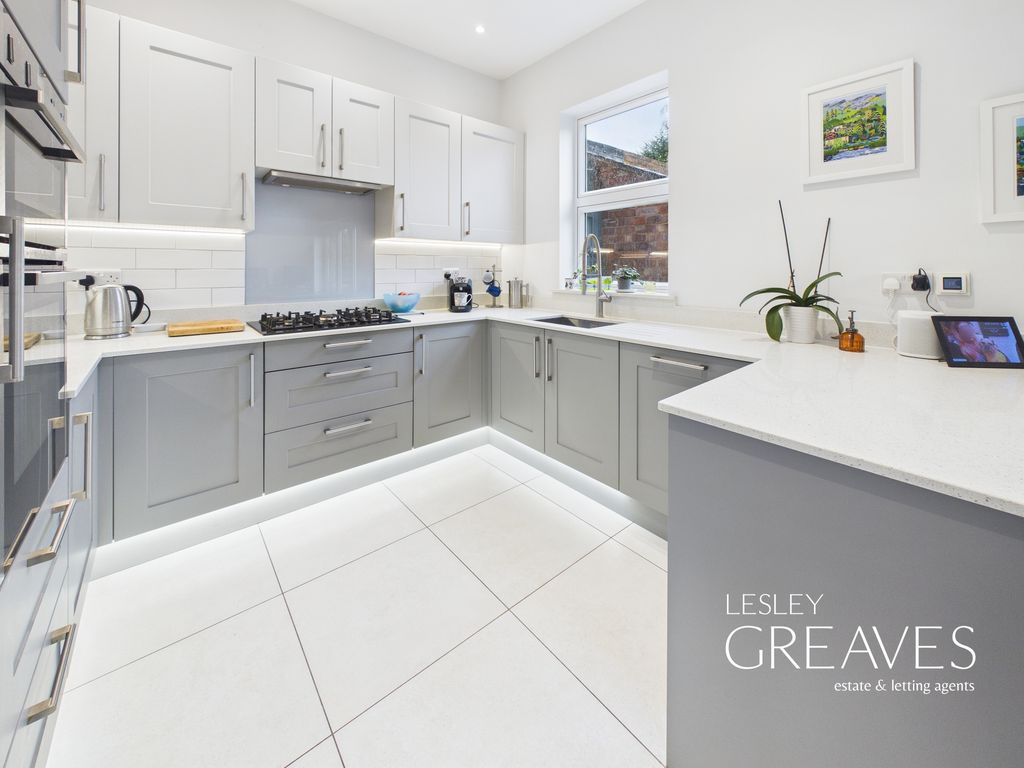 Property photo 3 of 23 Kitchen