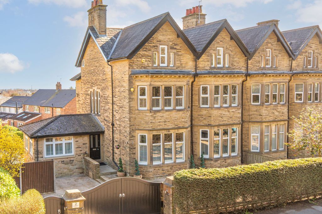 Property photo 1 of 33