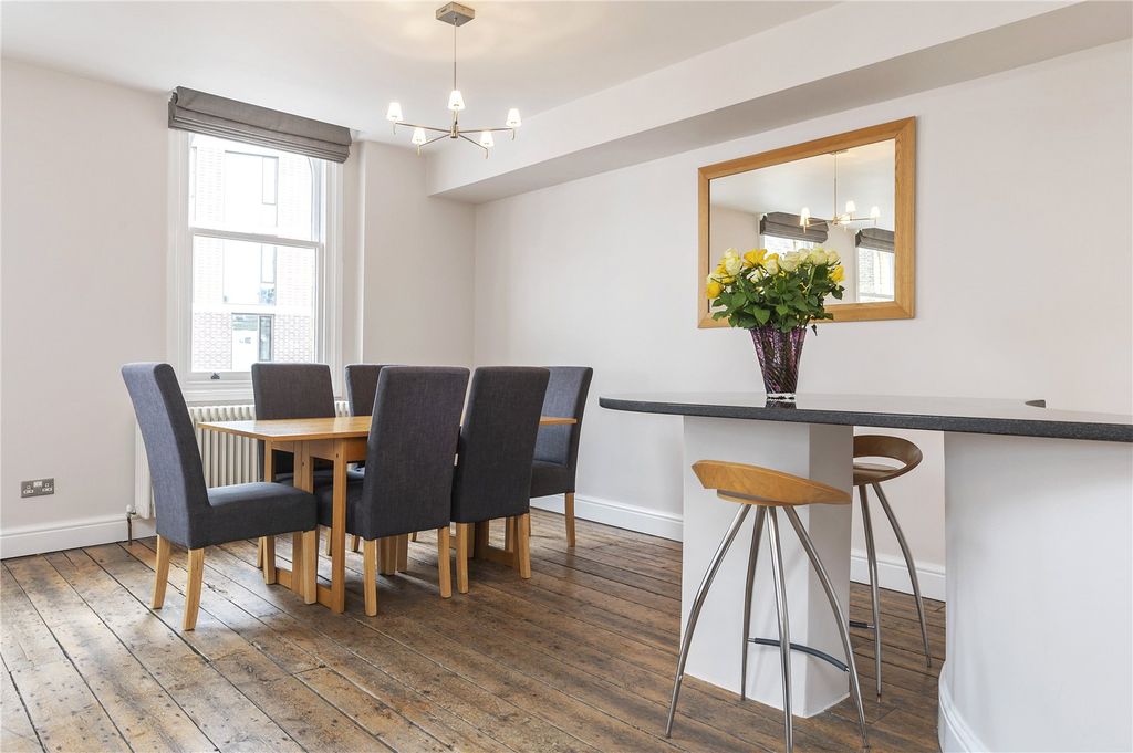 Property photo 2 of 18 Reception/ Kitchen
