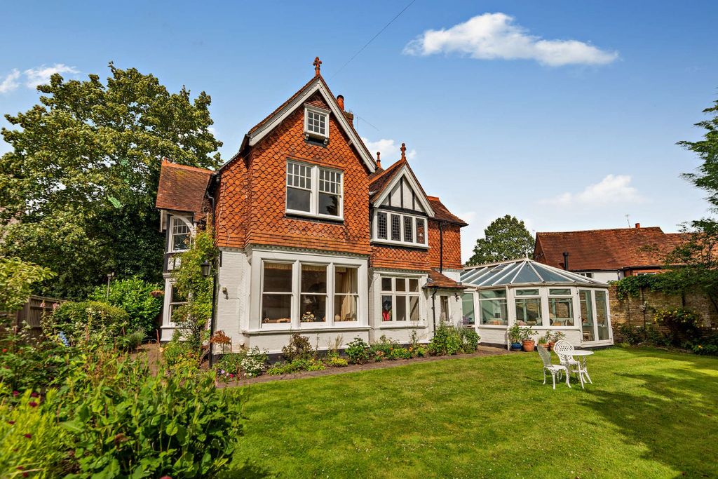 Property photo 1 of 17 Red Tiles