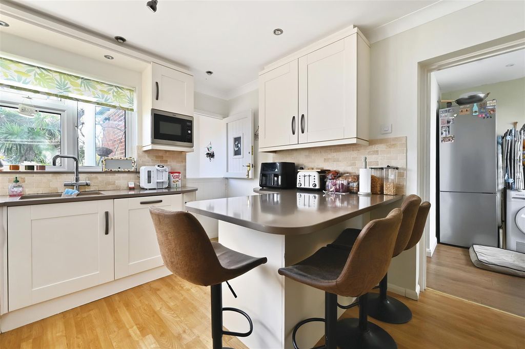 Property photo 2 of 26 11 Glenleigh Park Road - Tn394Eh - Photos (15).Jpg