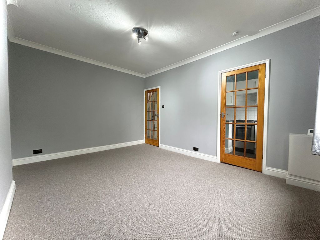Property photo 1 of 11 2 Bed Flat To Rent Green Wrythe Lane, Carshalton Sm5