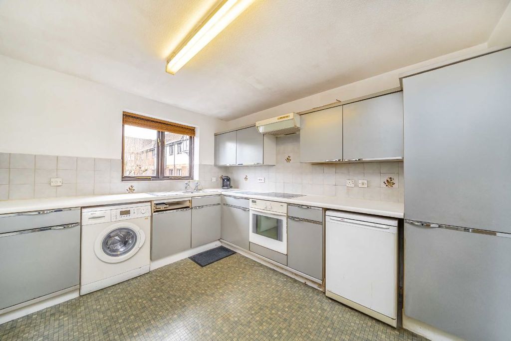 Property photo 2 of 5