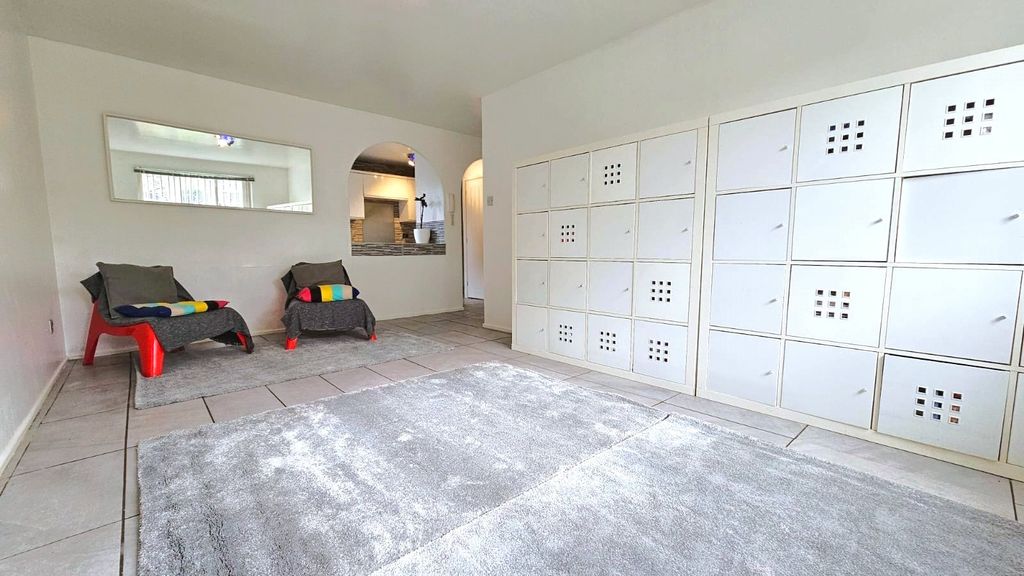 Property photo 2 of 8 Picture No. 16