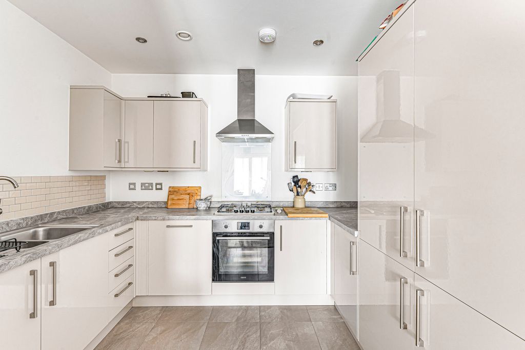 Property photo 2 of 16 Kitchen