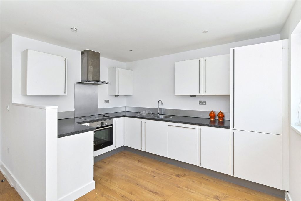 Property photo 3 of 11 Picture No. 34