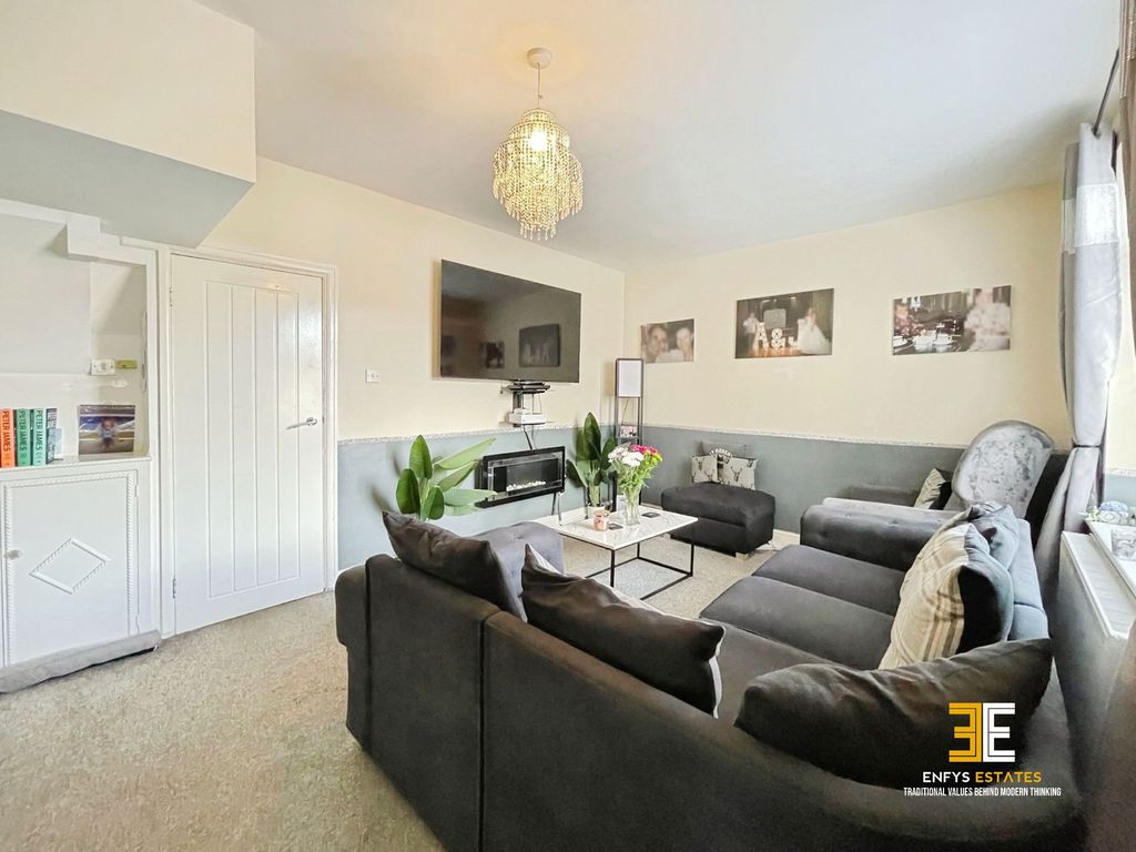 Property photo 2 of 27