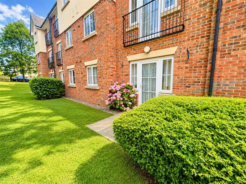 Property photo 2 of 13 80cc66c5-Fdaf-4100-B9Eb-3159F547c681.Png