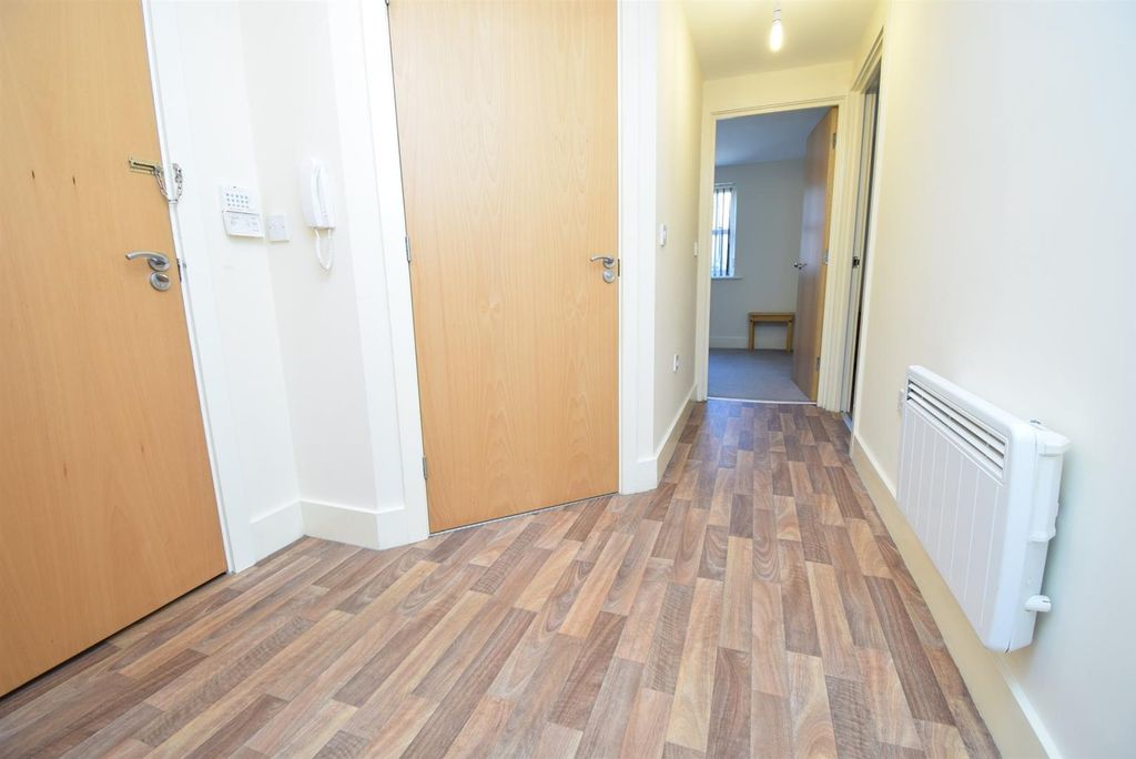 Property photo 2 of 9 Entrance Hallway