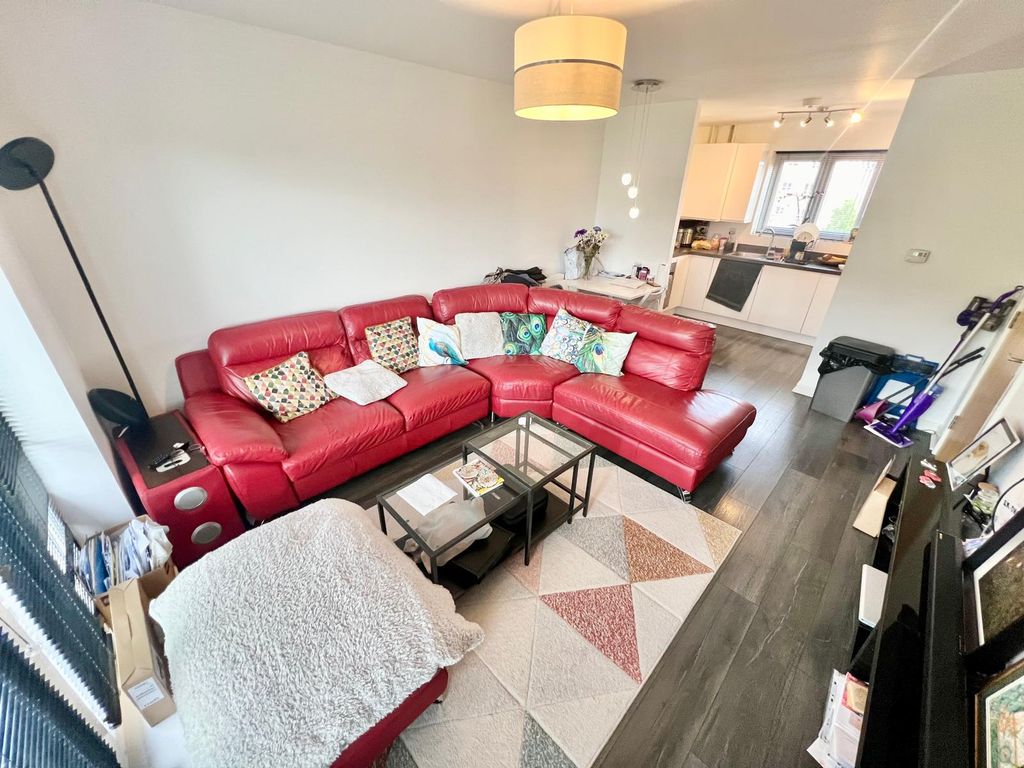 Property photo 2 of 11 Front