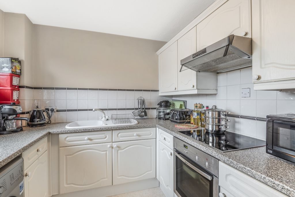 Property photo 2 of 6 Kitchen