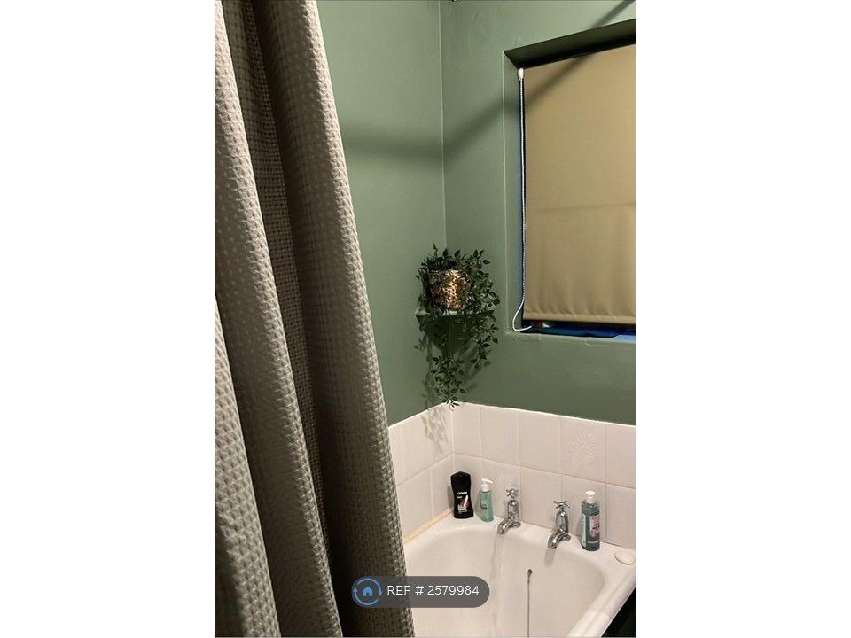 Property photo 3 of 7 Bathroom