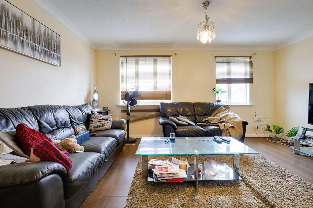 Property photo 2 of 25 Living Room