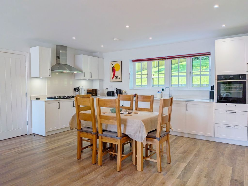 Property photo 3 of 12 Kitchen / Dining Area