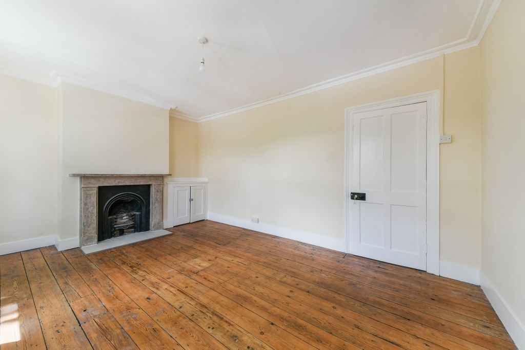 Property photo 2 of 11 Chadwick Road, 32-19