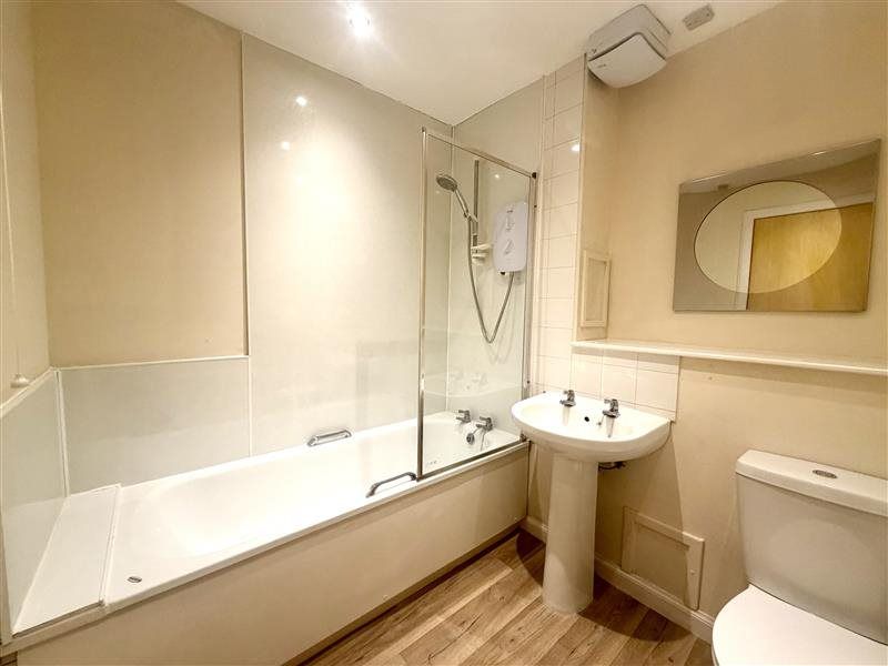 Property photo 2 of 7 E7823518-Edb5-47d0-A671-00A579E258Dd