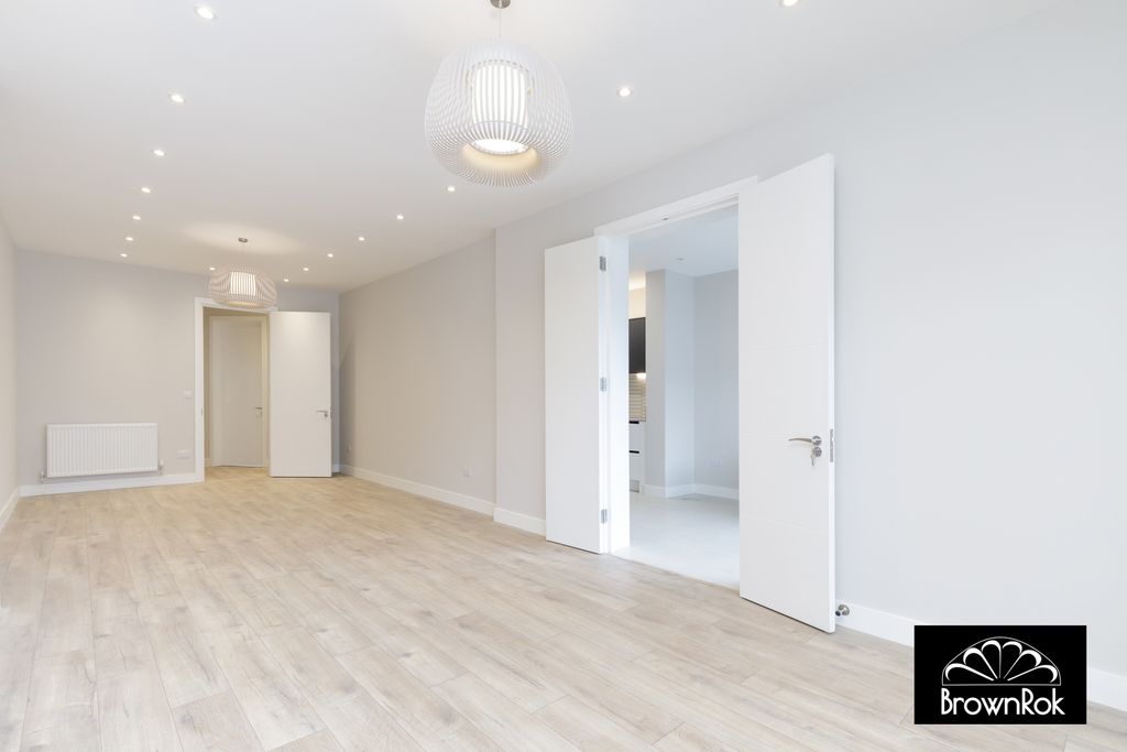 Property photo 3 of 19 40Stjohns3