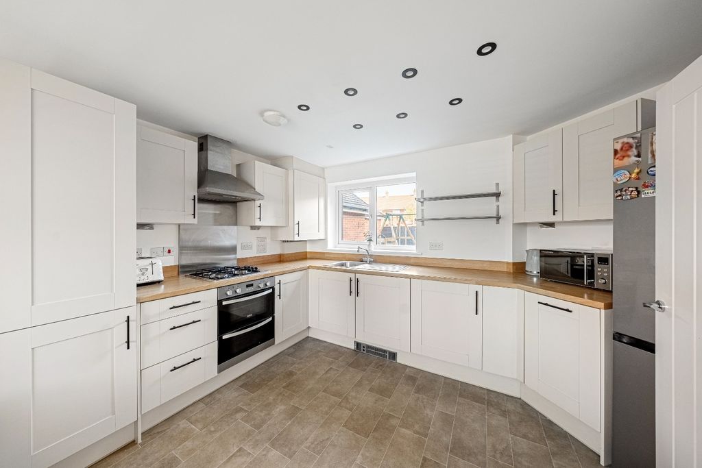 Property photo 3 of 28 5694484