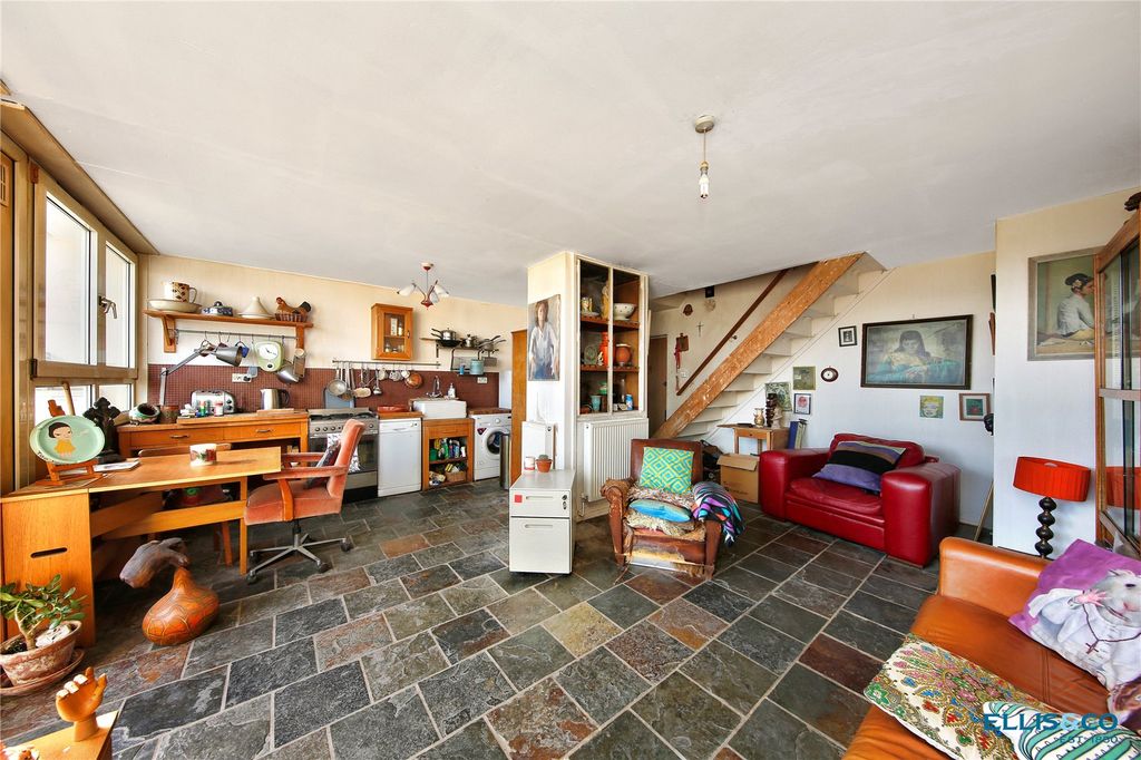Property photo 3 of 17 Picture No. 12