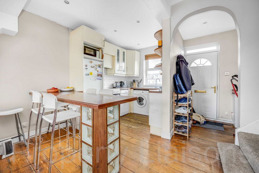 Property photo 3 of 10 Photo 5