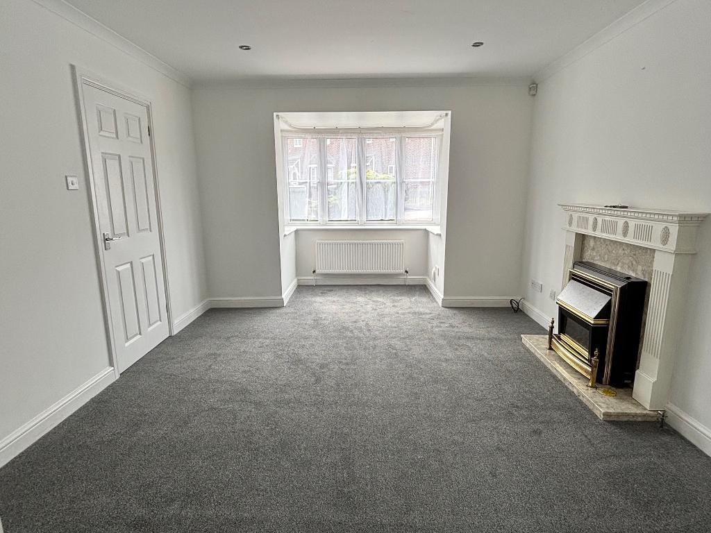 Property photo 2 of 18 Lounge