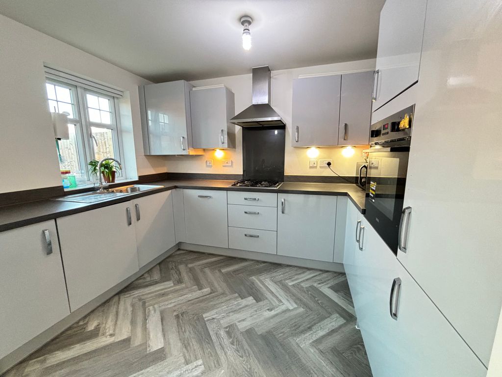 Property photo 2 of 17 Image