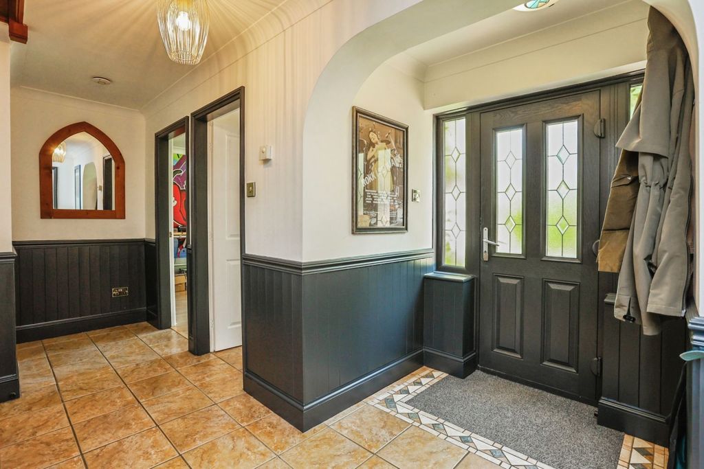 Property photo 3 of 25