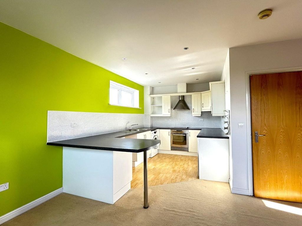 Property photo 3 of 8 Kitchen