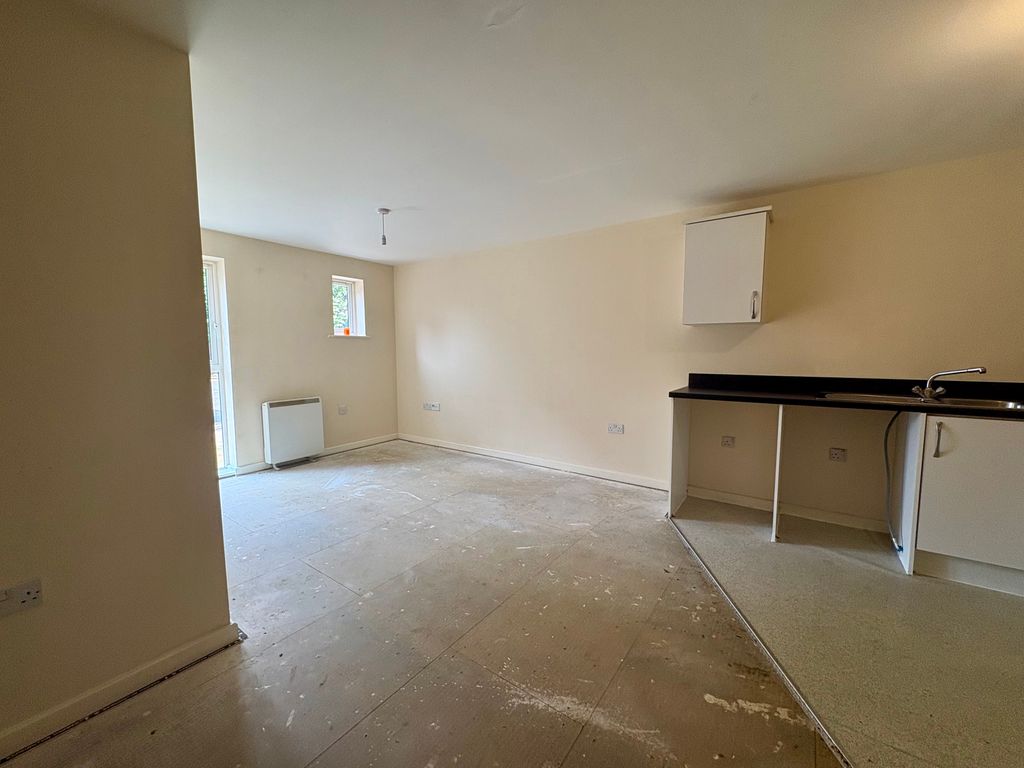 Property photo 3 of 7 003 Kitchen (2)