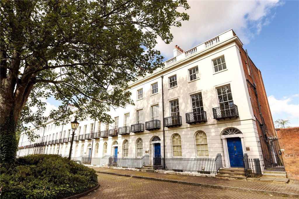 Property photo 1 of 7 Front