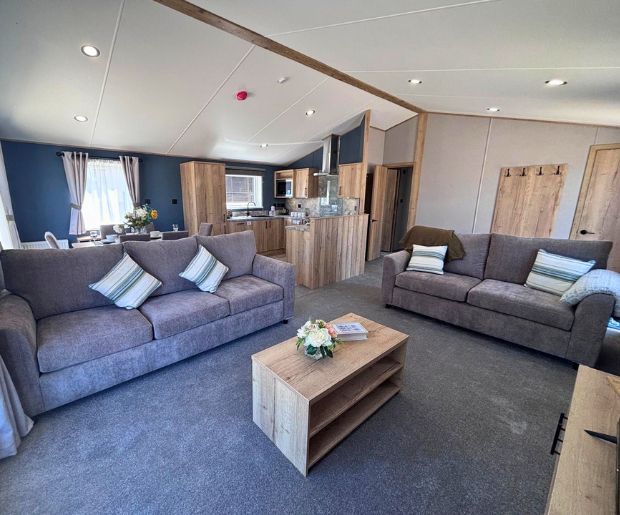 Property photo 2 of 5 1912 Lodge Lounge At Hoburne Cotswold